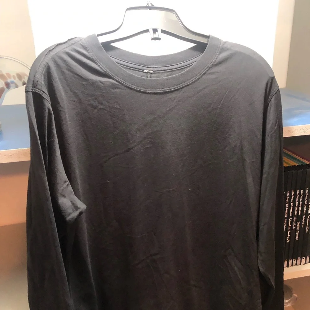 lululemon athletica Charcoal Long Sleeve Tee - Picture 2 of 9